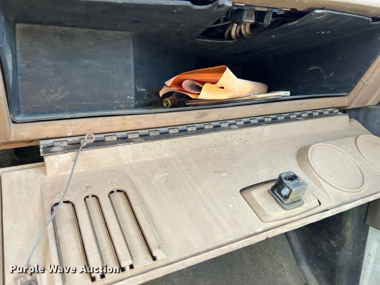 image for item DQ2237 1986 Ford F7000  bucket truck