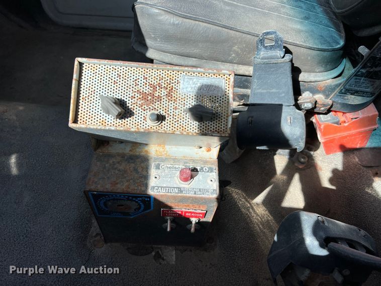 image for item DQ2237 1986 Ford F7000  bucket truck