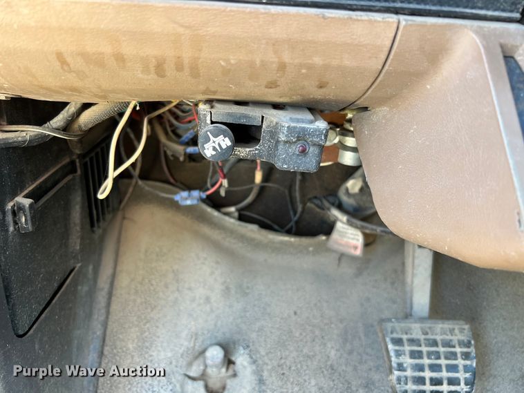 image for item DQ2237 1986 Ford F7000  bucket truck