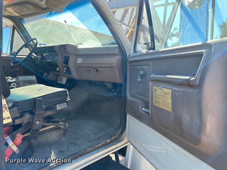 image for item DQ2237 1986 Ford F7000  bucket truck