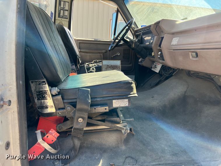 image for item DQ2237 1986 Ford F7000  bucket truck