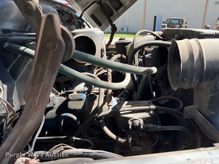 image for item DQ2237 1986 Ford F7000  bucket truck