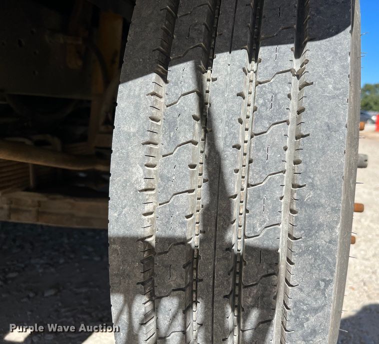 image for item DQ2237 1986 Ford F7000  bucket truck