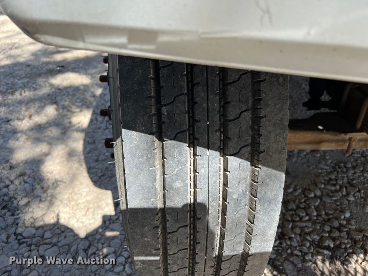 image for item DQ2237 1986 Ford F7000  bucket truck