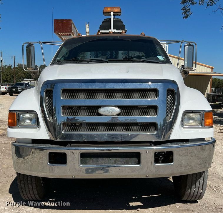 image for item DQ2239 2007 Ford F750 Super Duty  SuperCab utility / service truck