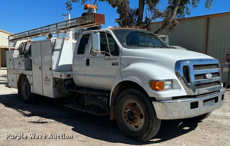 image for item DQ2239 2007 Ford F750 Super Duty  SuperCab utility / service truck
