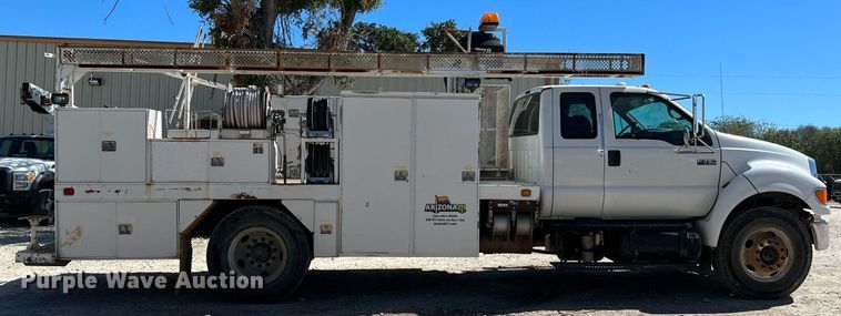 image for item DQ2239 2007 Ford F750 Super Duty  SuperCab utility / service truck