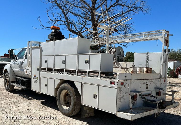 image for item DQ2239 2007 Ford F750 Super Duty  SuperCab utility / service truck