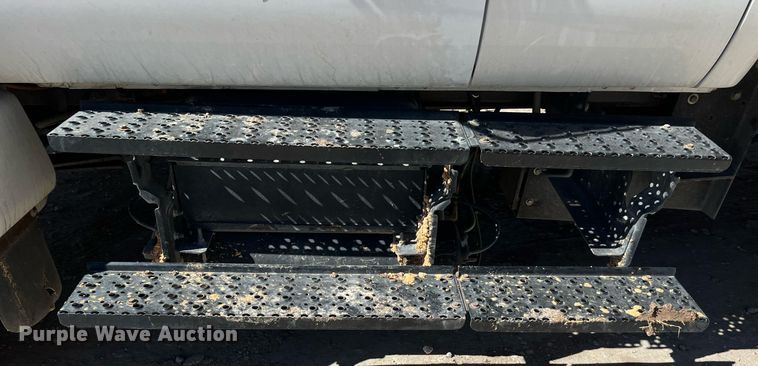 image for item DQ2239 2007 Ford F750 Super Duty  SuperCab utility / service truck