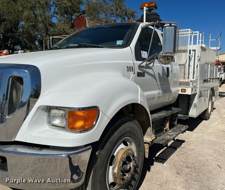 image for item DQ2239 2007 Ford F750 Super Duty  SuperCab utility / service truck