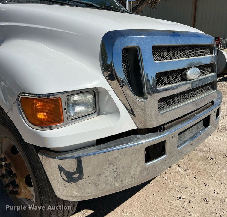image for item DQ2239 2007 Ford F750 Super Duty  SuperCab utility / service truck