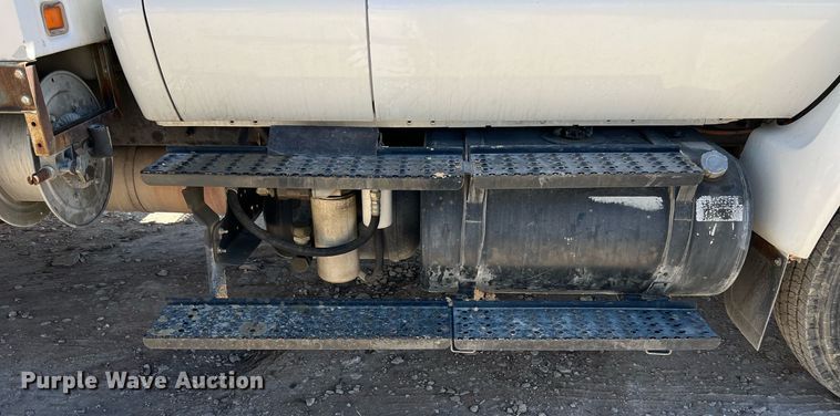 image for item DQ2239 2007 Ford F750 Super Duty  SuperCab utility / service truck