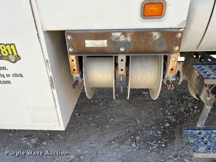 image for item DQ2239 2007 Ford F750 Super Duty  SuperCab utility / service truck