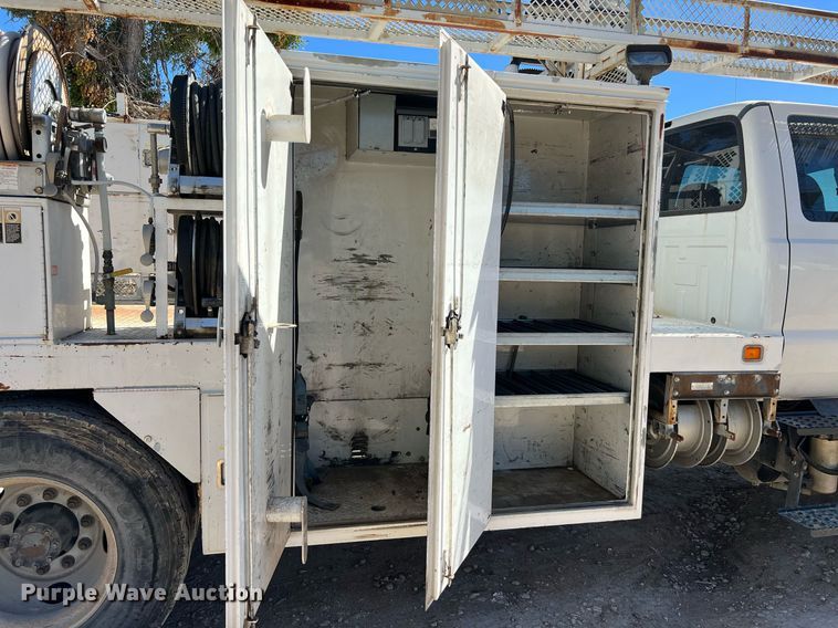 image for item DQ2239 2007 Ford F750 Super Duty  SuperCab utility / service truck