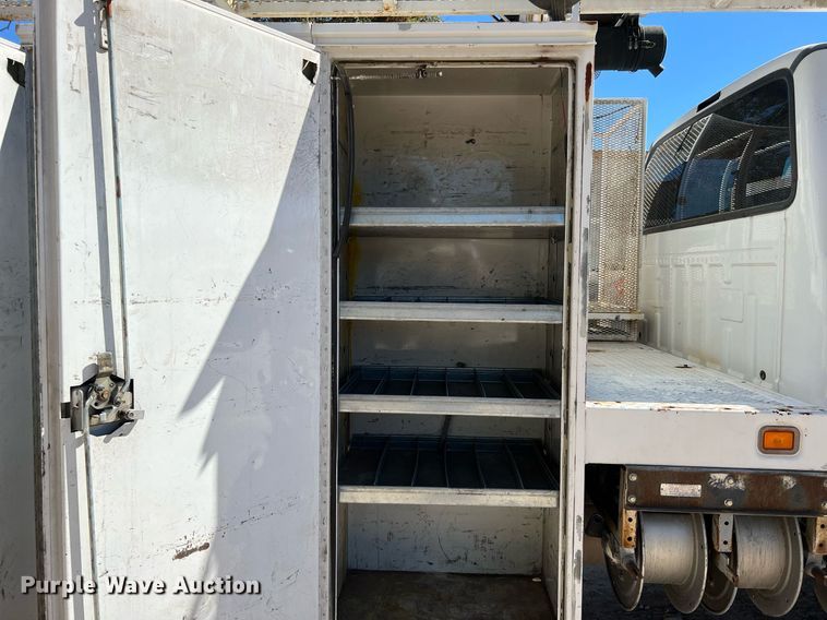 image for item DQ2239 2007 Ford F750 Super Duty  SuperCab utility / service truck