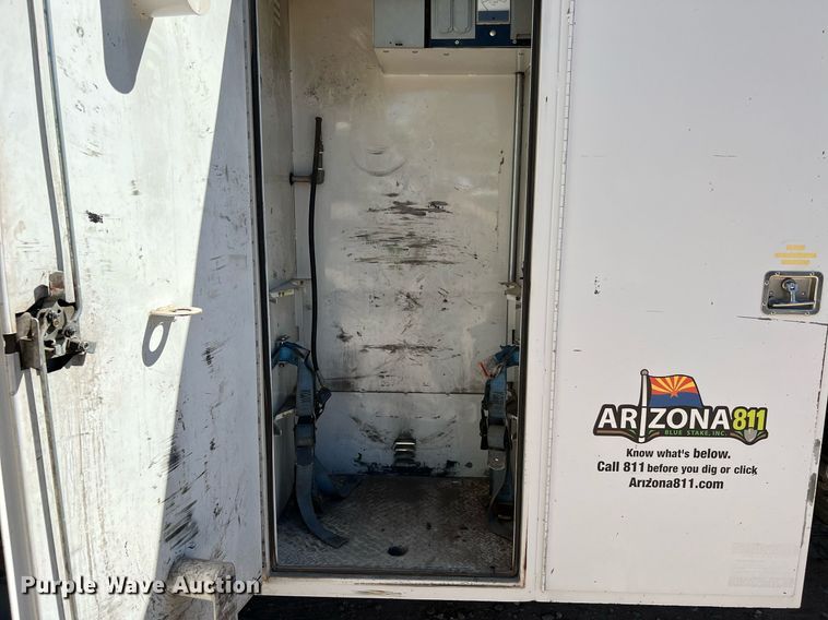 image for item DQ2239 2007 Ford F750 Super Duty  SuperCab utility / service truck