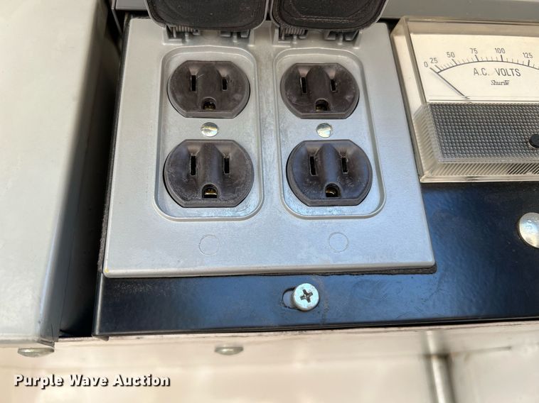 image for item DQ2239 2007 Ford F750 Super Duty  SuperCab utility / service truck