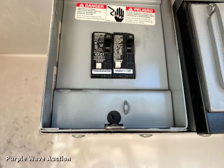 image for item DQ2239 2007 Ford F750 Super Duty  SuperCab utility / service truck