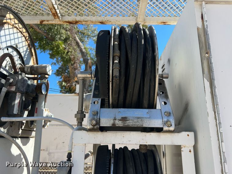 image for item DQ2239 2007 Ford F750 Super Duty  SuperCab utility / service truck