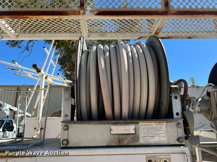 image for item DQ2239 2007 Ford F750 Super Duty  SuperCab utility / service truck