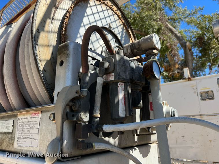 image for item DQ2239 2007 Ford F750 Super Duty  SuperCab utility / service truck