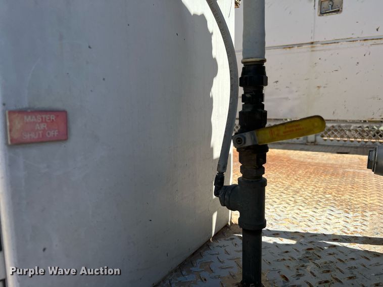 image for item DQ2239 2007 Ford F750 Super Duty  SuperCab utility / service truck