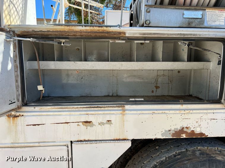 image for item DQ2239 2007 Ford F750 Super Duty  SuperCab utility / service truck