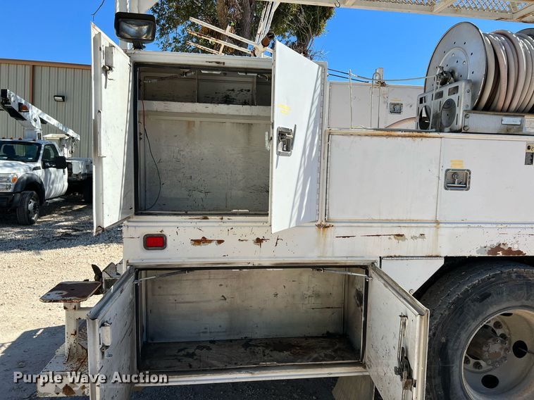 image for item DQ2239 2007 Ford F750 Super Duty  SuperCab utility / service truck