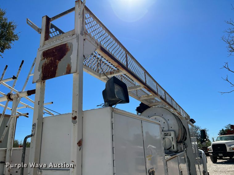 image for item DQ2239 2007 Ford F750 Super Duty  SuperCab utility / service truck