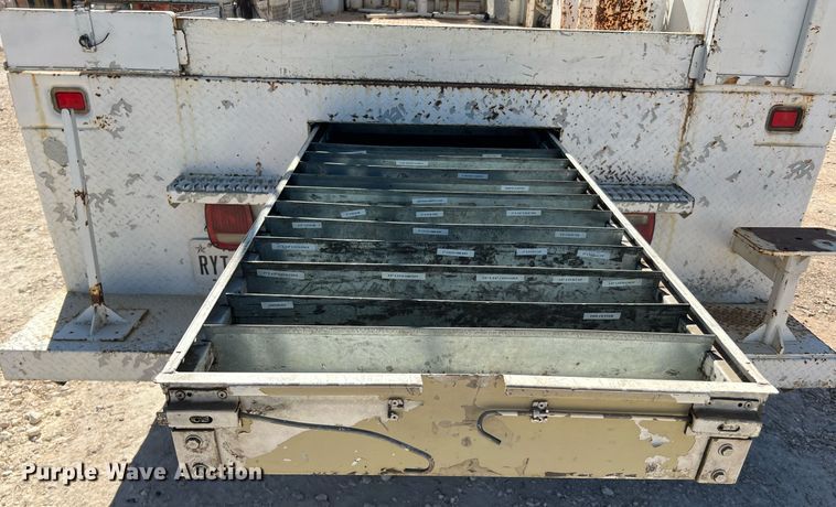 image for item DQ2239 2007 Ford F750 Super Duty  SuperCab utility / service truck