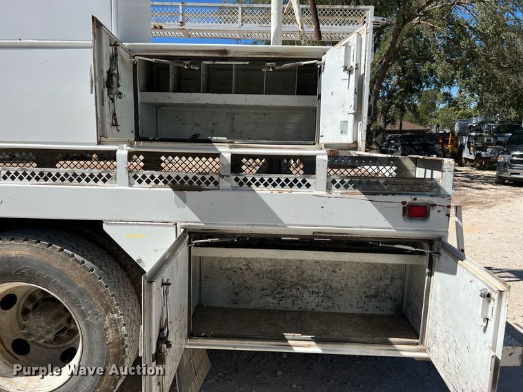 image for item DQ2239 2007 Ford F750 Super Duty  SuperCab utility / service truck