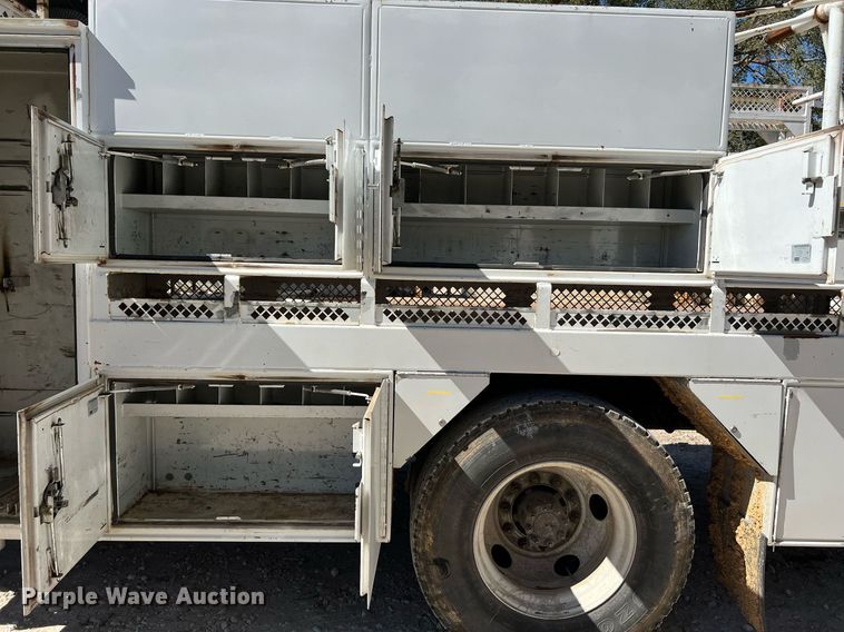 image for item DQ2239 2007 Ford F750 Super Duty  SuperCab utility / service truck