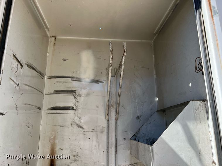 image for item DQ2239 2007 Ford F750 Super Duty  SuperCab utility / service truck