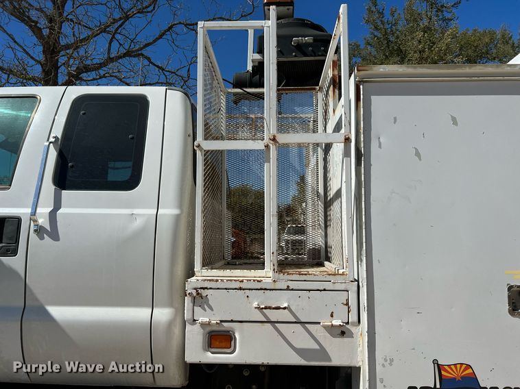image for item DQ2239 2007 Ford F750 Super Duty  SuperCab utility / service truck