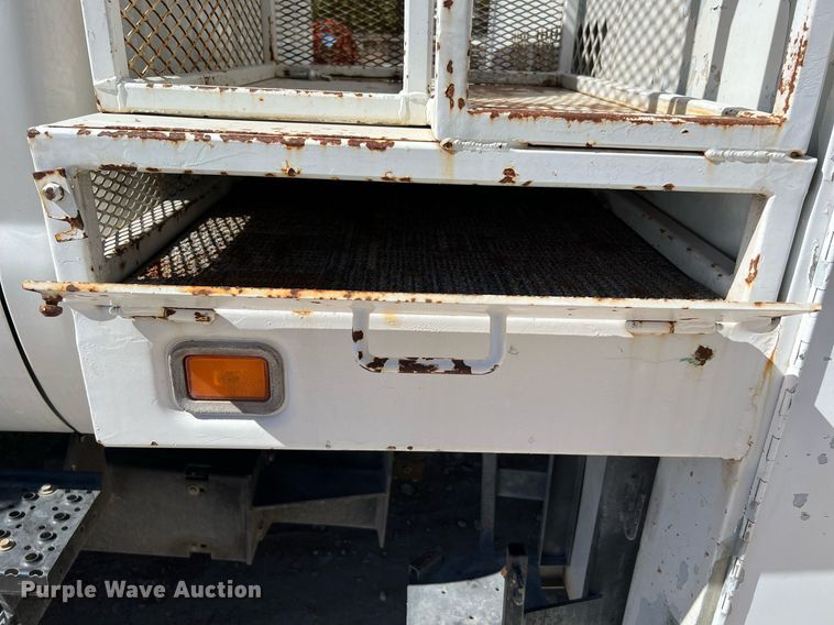 image for item DQ2239 2007 Ford F750 Super Duty  SuperCab utility / service truck