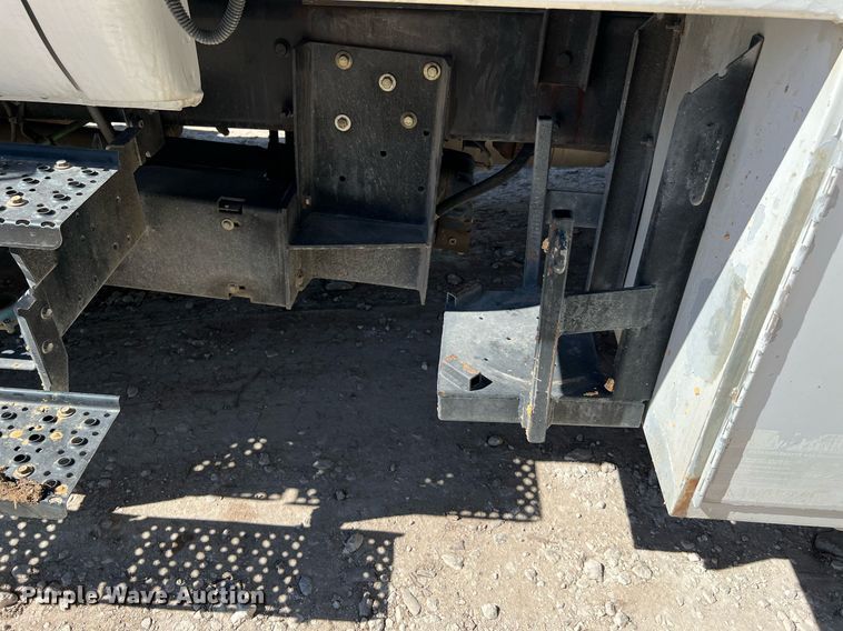 image for item DQ2239 2007 Ford F750 Super Duty  SuperCab utility / service truck