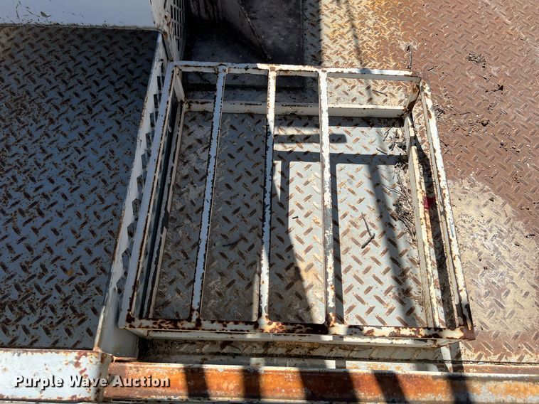 image for item DQ2239 2007 Ford F750 Super Duty  SuperCab utility / service truck