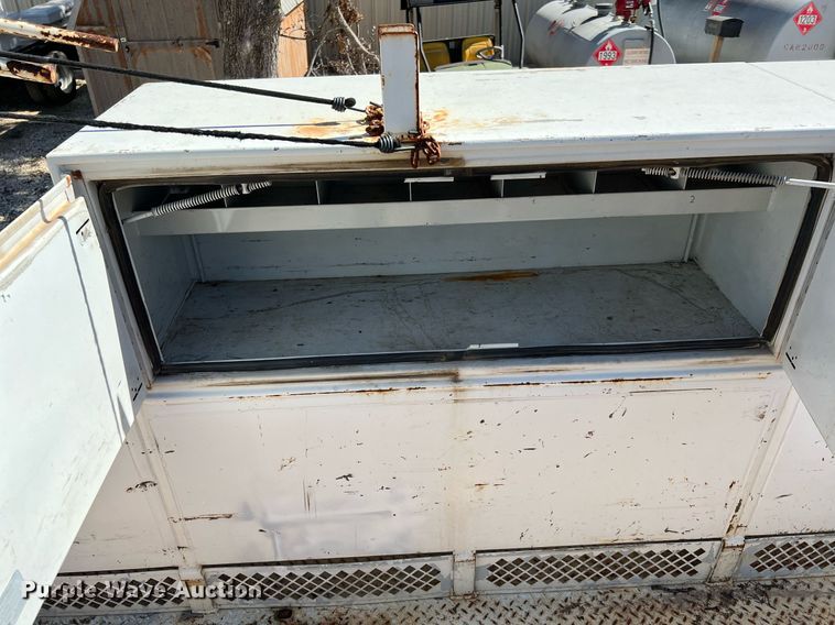 image for item DQ2239 2007 Ford F750 Super Duty  SuperCab utility / service truck