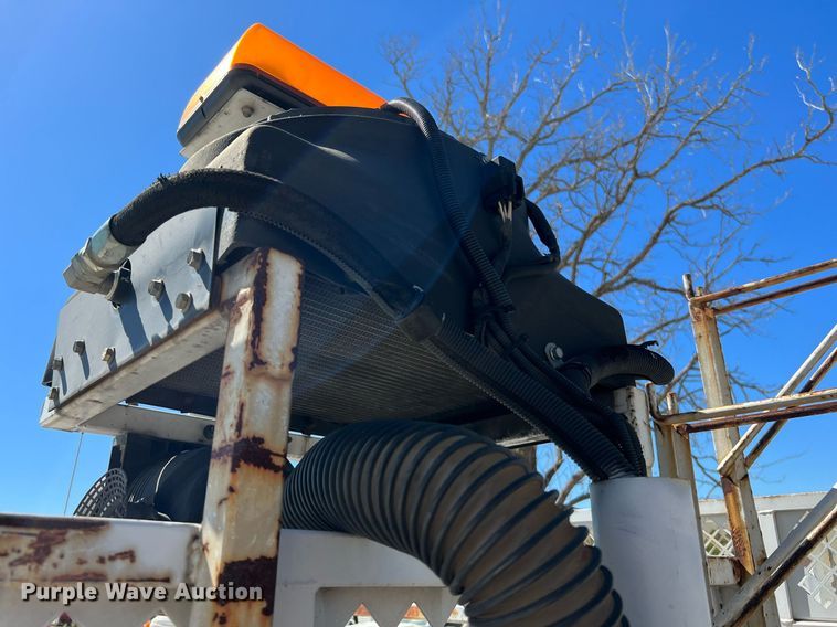 image for item DQ2239 2007 Ford F750 Super Duty  SuperCab utility / service truck