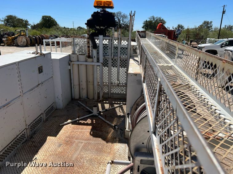 image for item DQ2239 2007 Ford F750 Super Duty  SuperCab utility / service truck