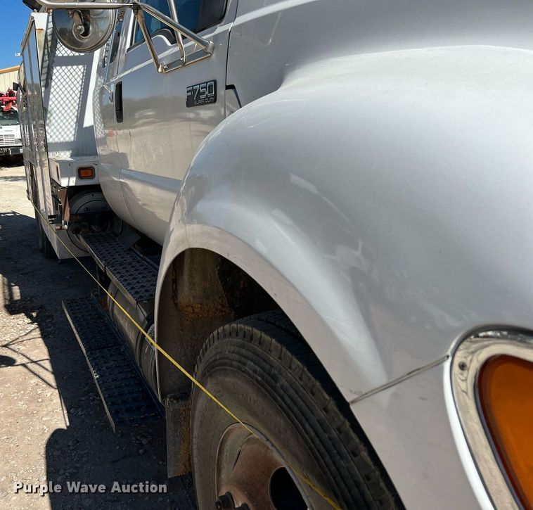 image for item DQ2239 2007 Ford F750 Super Duty  SuperCab utility / service truck