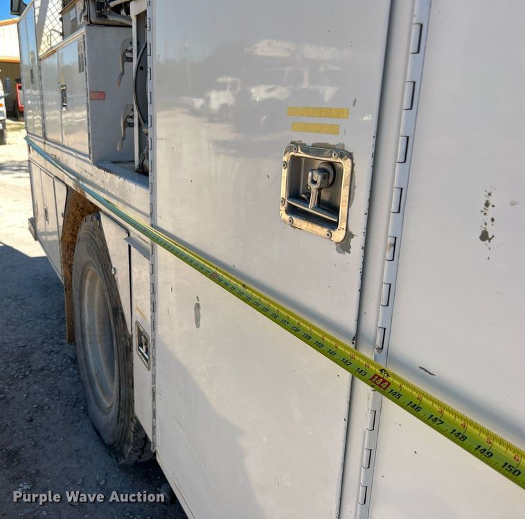 image for item DQ2239 2007 Ford F750 Super Duty  SuperCab utility / service truck