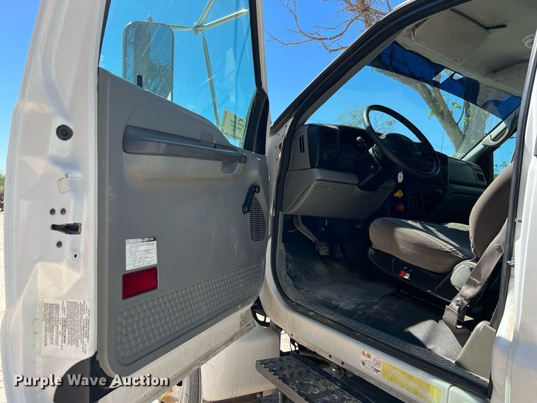 image for item DQ2239 2007 Ford F750 Super Duty  SuperCab utility / service truck