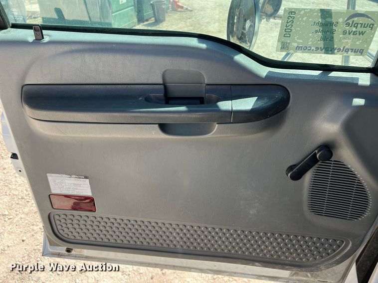 image for item DQ2239 2007 Ford F750 Super Duty  SuperCab utility / service truck