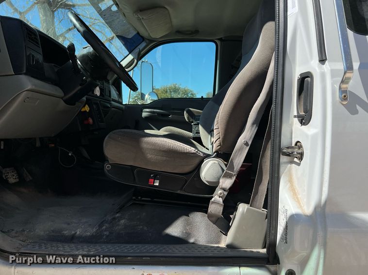 image for item DQ2239 2007 Ford F750 Super Duty  SuperCab utility / service truck