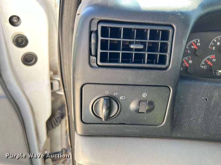image for item DQ2239 2007 Ford F750 Super Duty  SuperCab utility / service truck