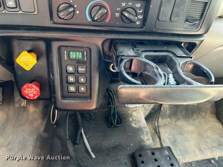 image for item DQ2239 2007 Ford F750 Super Duty  SuperCab utility / service truck