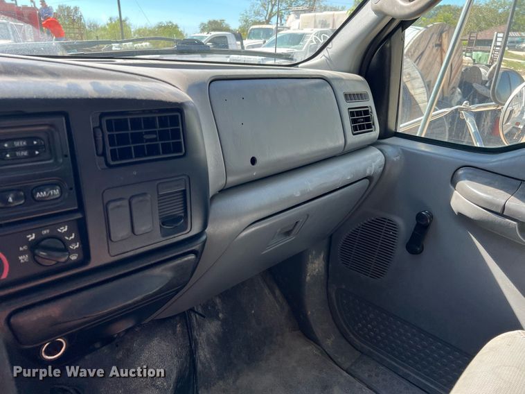 image for item DQ2239 2007 Ford F750 Super Duty  SuperCab utility / service truck