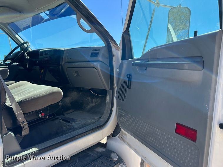 image for item DQ2239 2007 Ford F750 Super Duty  SuperCab utility / service truck