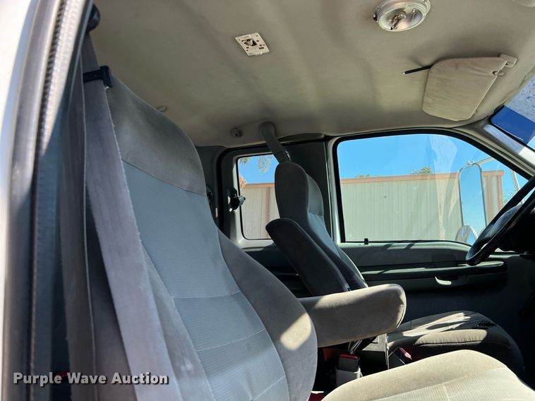 image for item DQ2239 2007 Ford F750 Super Duty  SuperCab utility / service truck